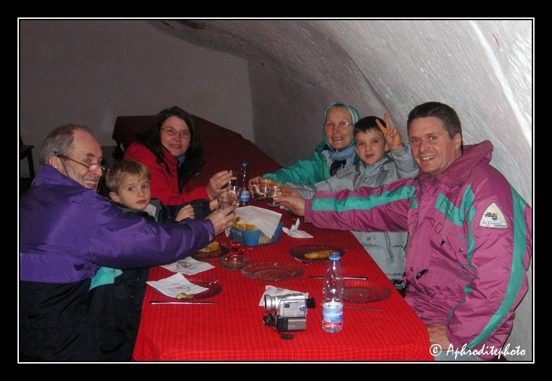 013 Apero a l eau minerale avant un repas typiquement tunisien
